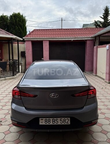 Hyundai Elantra-8