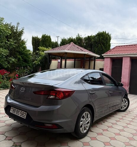 Hyundai Elantra-7