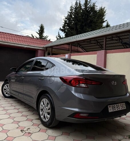 Hyundai Elantra-6