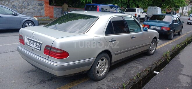 Mercedes E 240-10