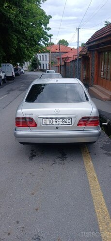 Mercedes E 240-11