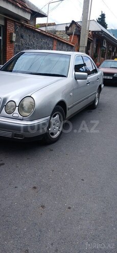 Mercedes E 240-7