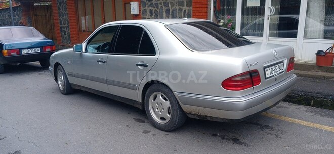 Mercedes E 240-9
