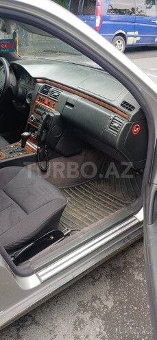 Mercedes E 240-2