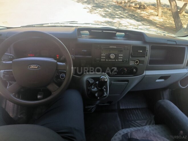 Ford Transit-10
