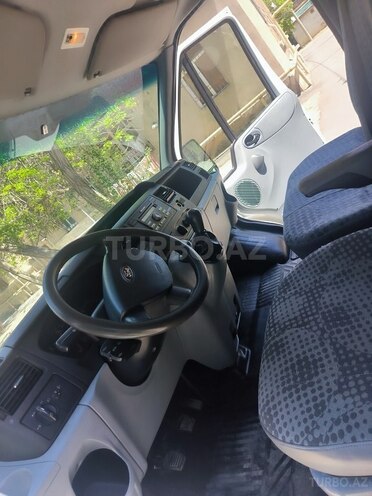 Ford Transit-9