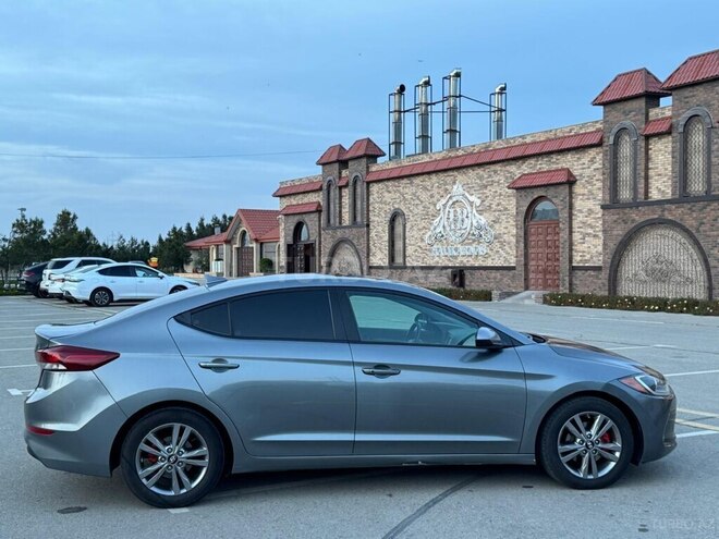 Hyundai Elantra-3