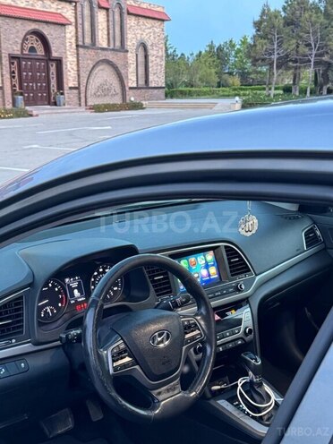 Hyundai Elantra-5