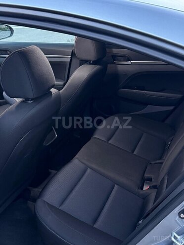 Hyundai Elantra-7