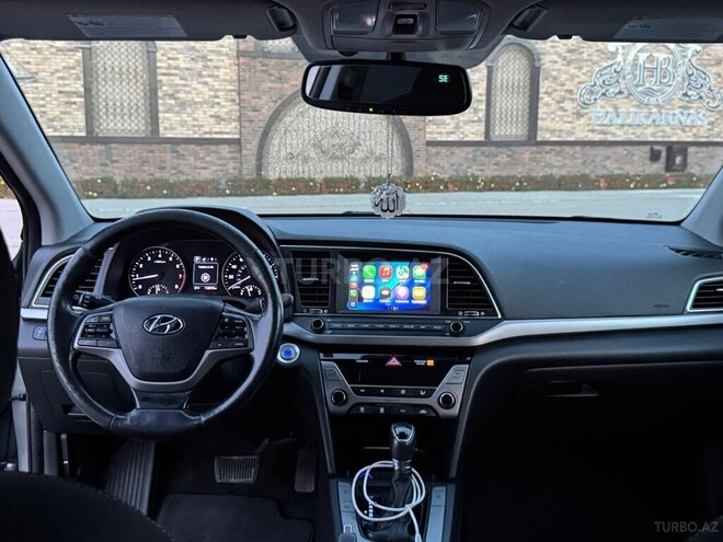 Hyundai Elantra-6