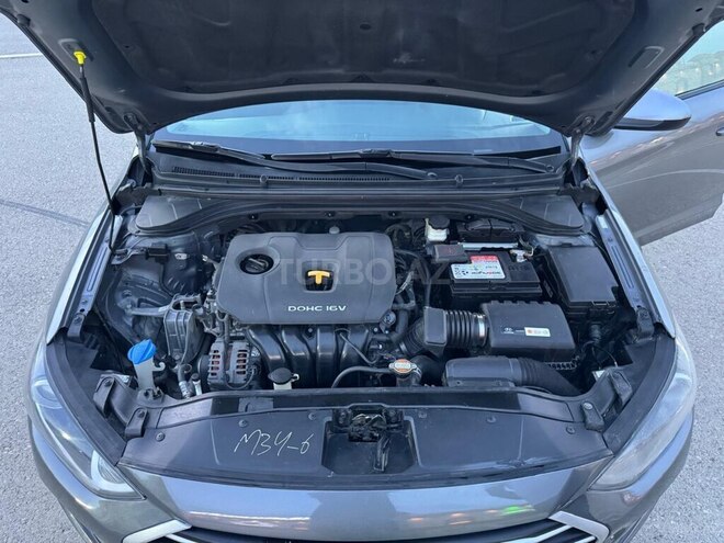 Hyundai Elantra-10