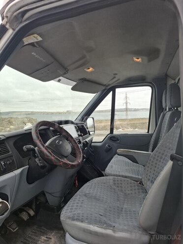 Ford Transit-6