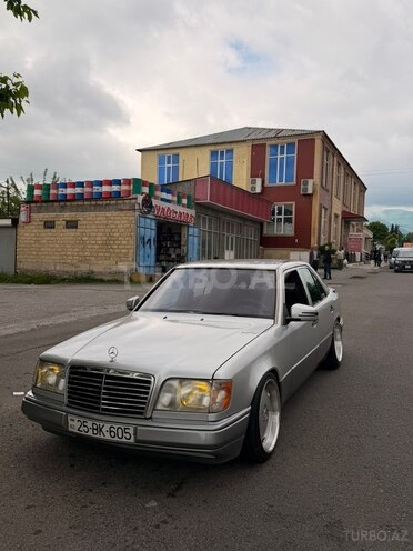 Mercedes 220 E-1