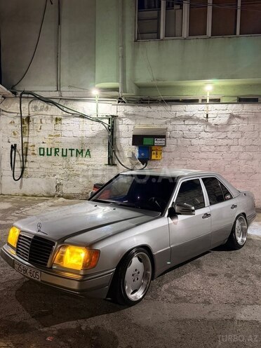 Mercedes 220 E-7