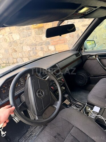 Mercedes 220 E-12
