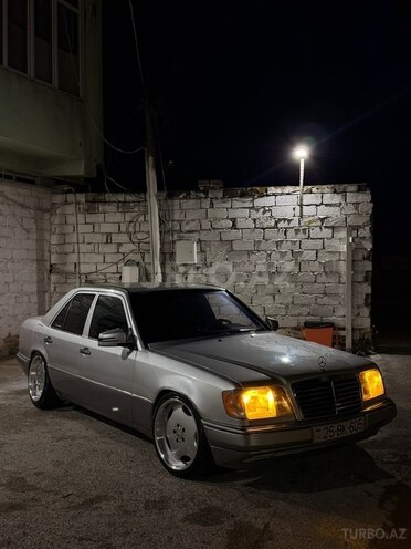 Mercedes 220 E-5