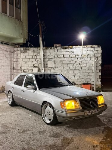 Mercedes 220 E-6