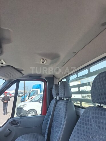 Ford Transit-8