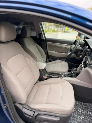 Hyundai Elantra-6