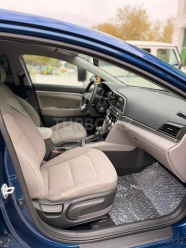 Hyundai Elantra-21