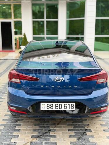 Hyundai Elantra-3