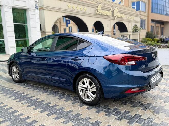 Hyundai Elantra-4