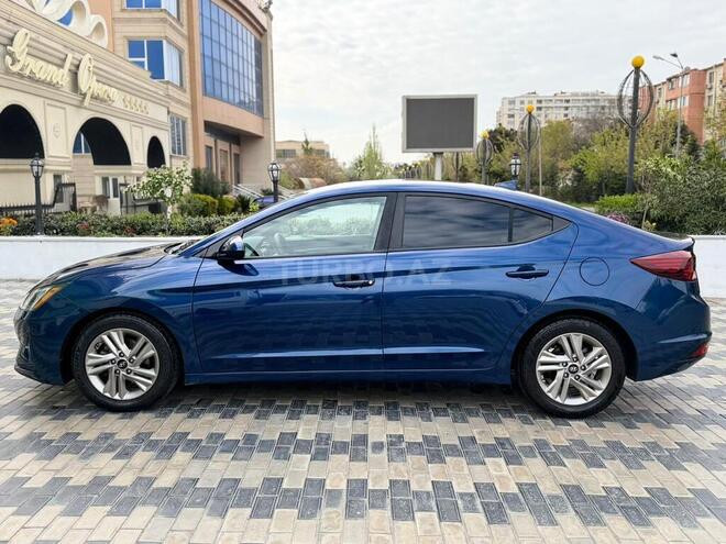 Hyundai Elantra-13