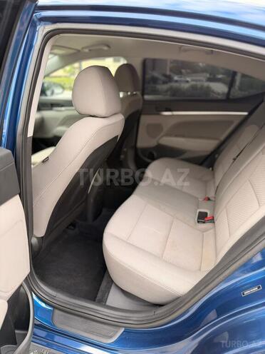 Hyundai Elantra-17