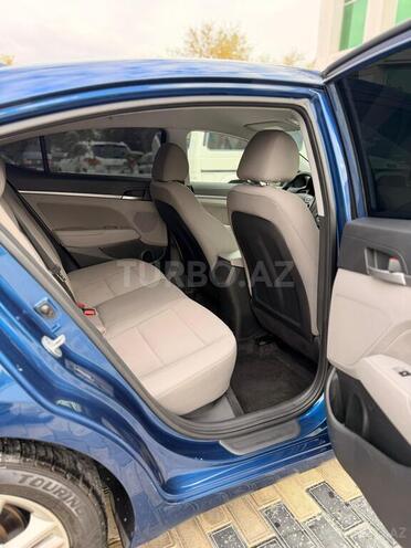 Hyundai Elantra-15