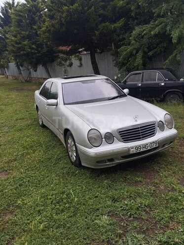 Mercedes E 270-10