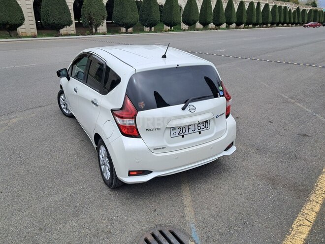 Nissan Note-7