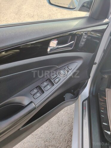 Hyundai Sonata-13