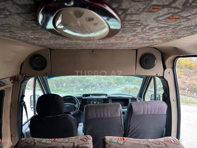 Ford Transit-12
