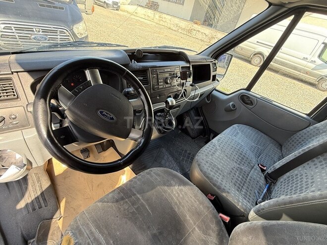 Ford Transit-5