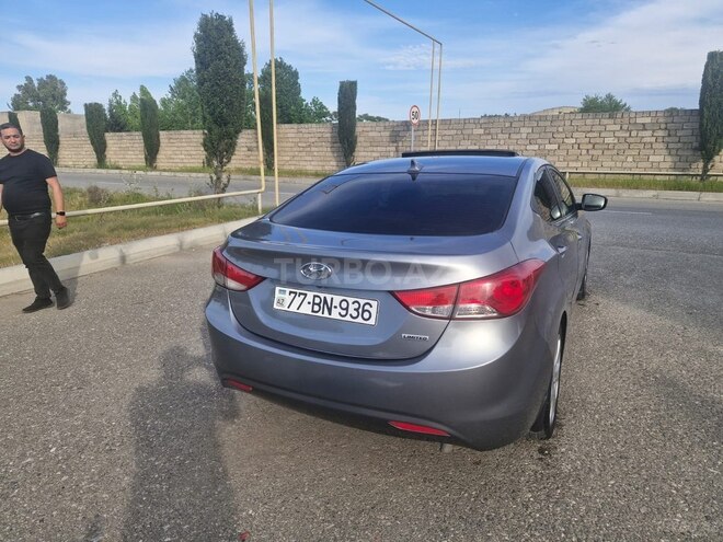 Hyundai Elantra-4