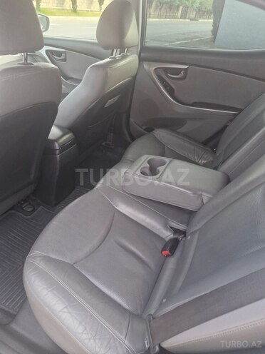 Hyundai Elantra-10