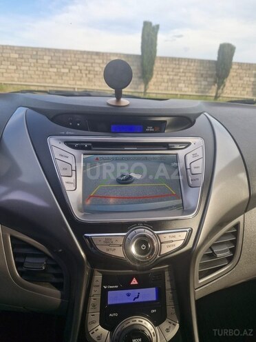 Hyundai Elantra-11