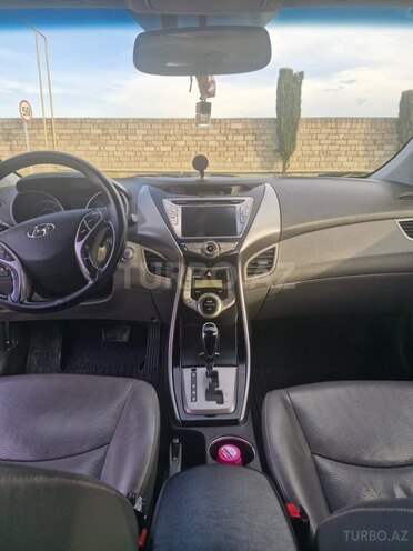 Hyundai Elantra-6