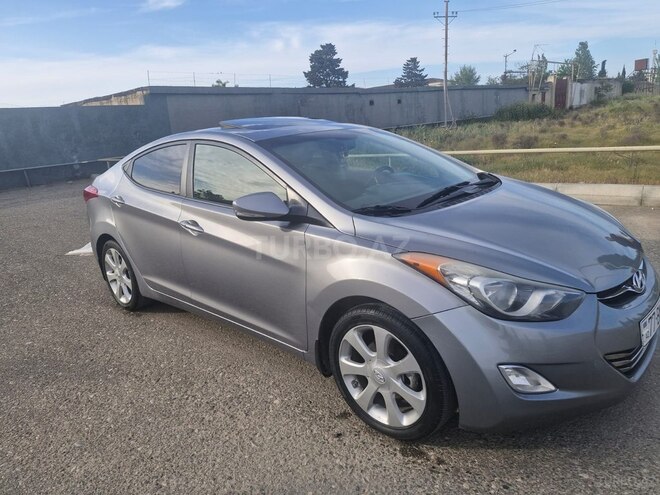 Hyundai Elantra-3