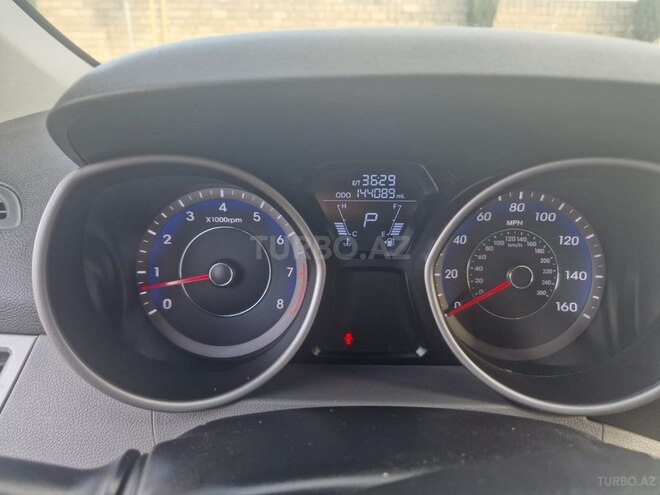 Hyundai Elantra-12