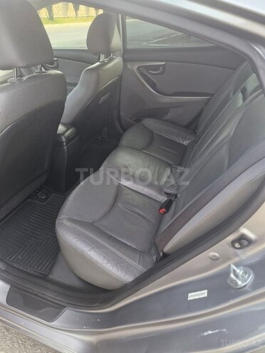 Hyundai Elantra-9