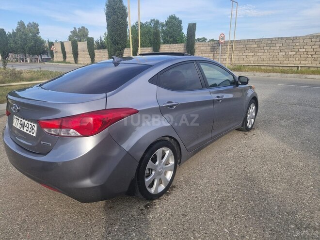 Hyundai Elantra-5