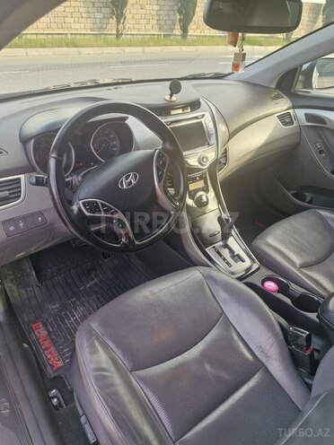 Hyundai Elantra-7