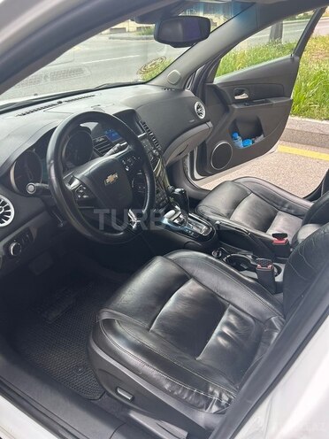 Chevrolet Cruze-10