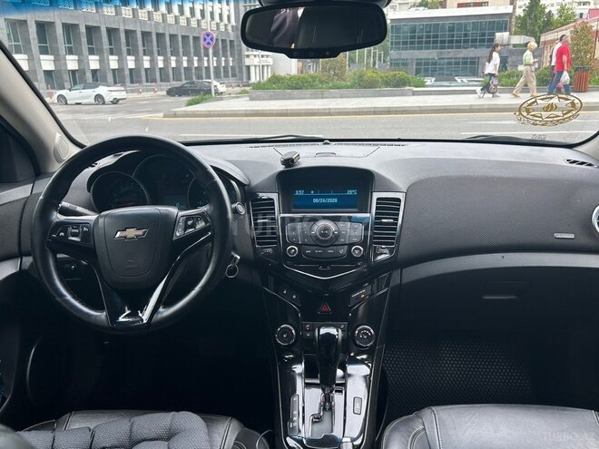 Chevrolet Cruze-12