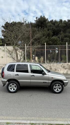 Chevrolet Niva-4