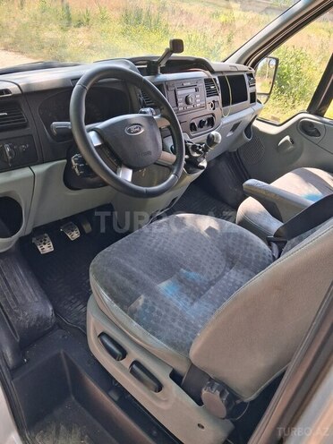 Ford Transit-3