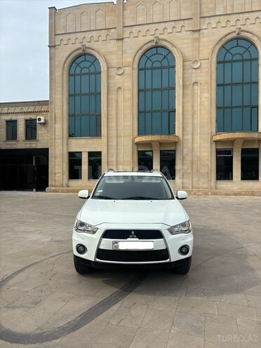Mitsubishi Outlander-1