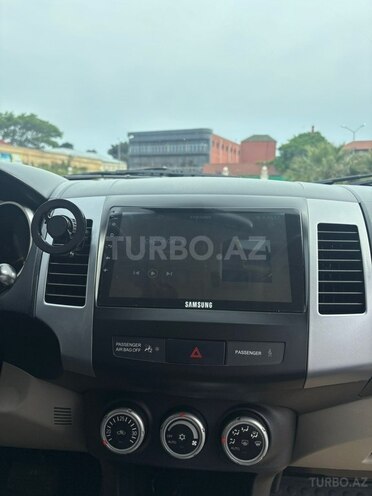 Mitsubishi Outlander-13