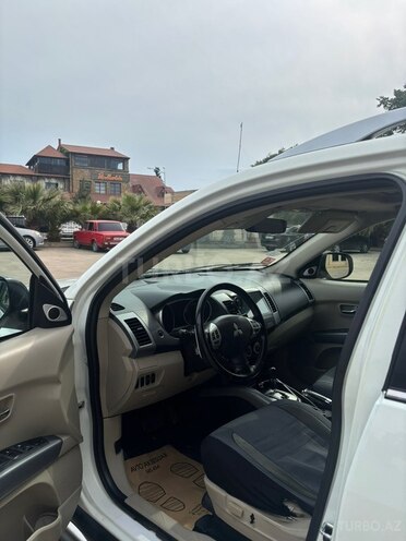 Mitsubishi Outlander-10